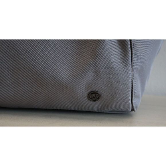 Lululemon Unisex Gray Nylon Double Handle Gym Tote Weekender Shoulder Bag $160 - Picture 10 of 12